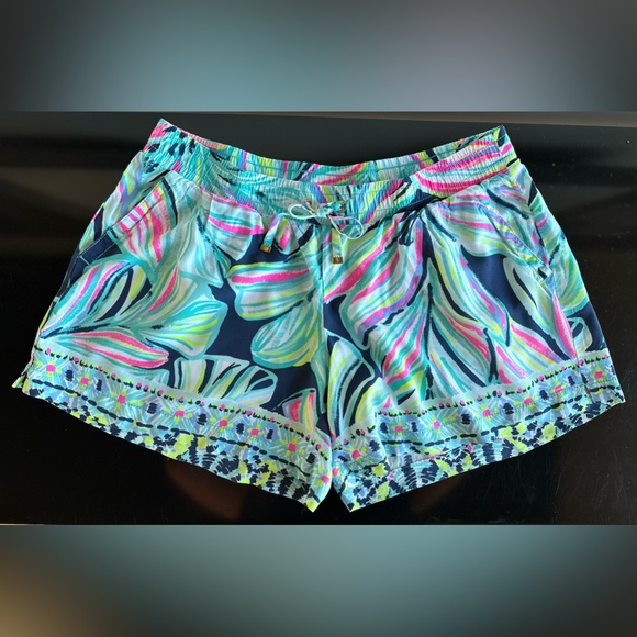 Lilly Pulitzer Pants - Lilly Pulitzer Katia Shorts. 5” with pockets. EUC.